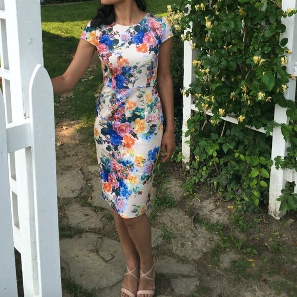 LIKE NEW Betsey Johnson Floral Print Scuba Sheath Midi Dress SZ 8 - Picture 3 of 4